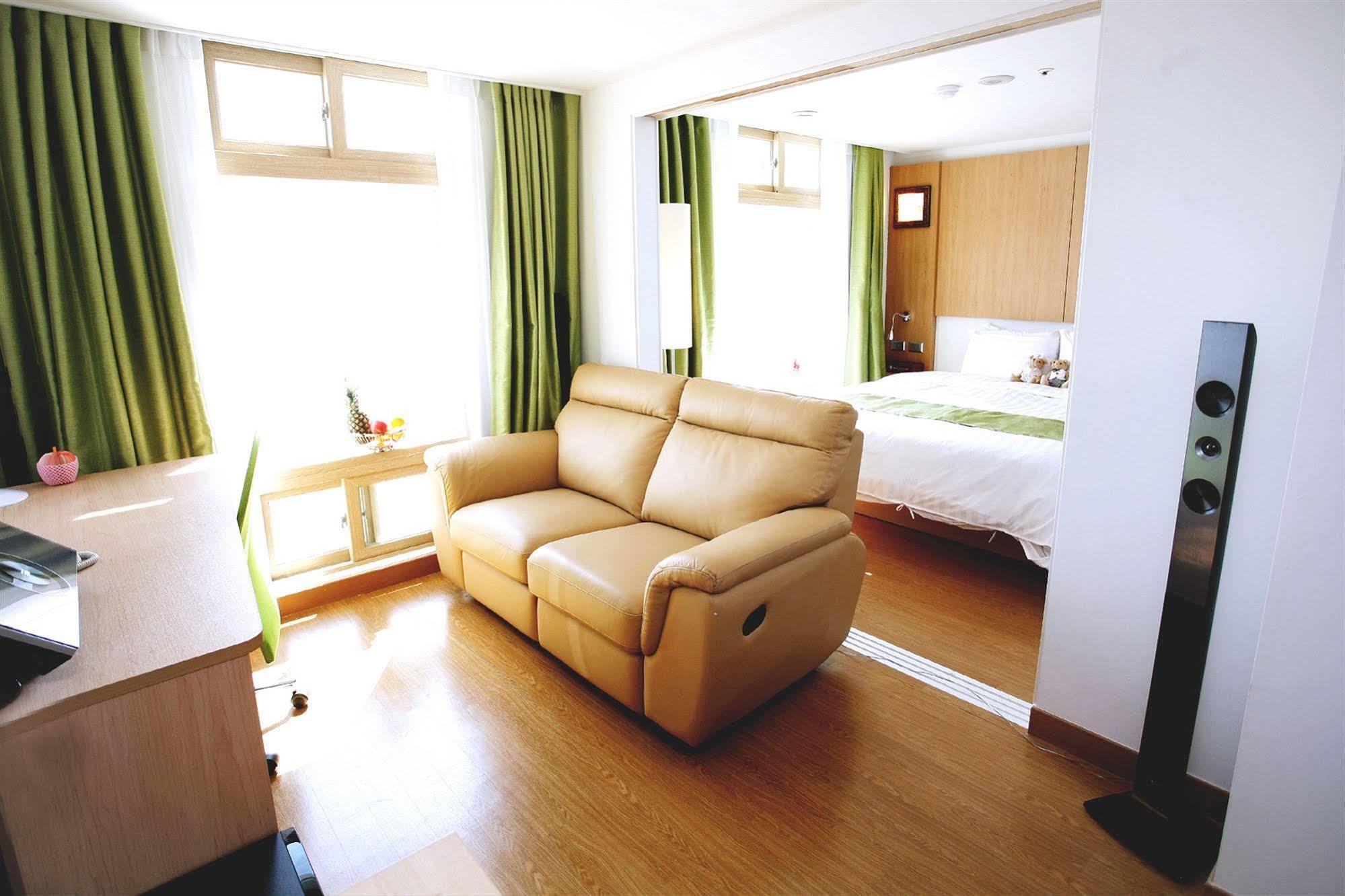 Gunsan Apple Tree Hotel Экстерьер фото
